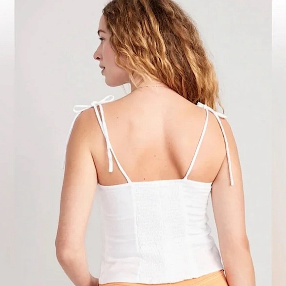 ✨NWT✨ Old Navy Tie Shoulder Spaghetti Strap Tank Top in White - Picture 2 of 6